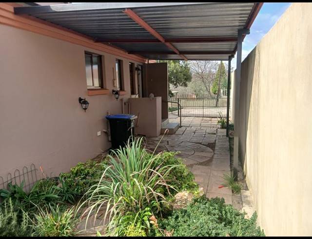 3 BEDROOM COMPLEX FOR SALE IN VAALOEWER